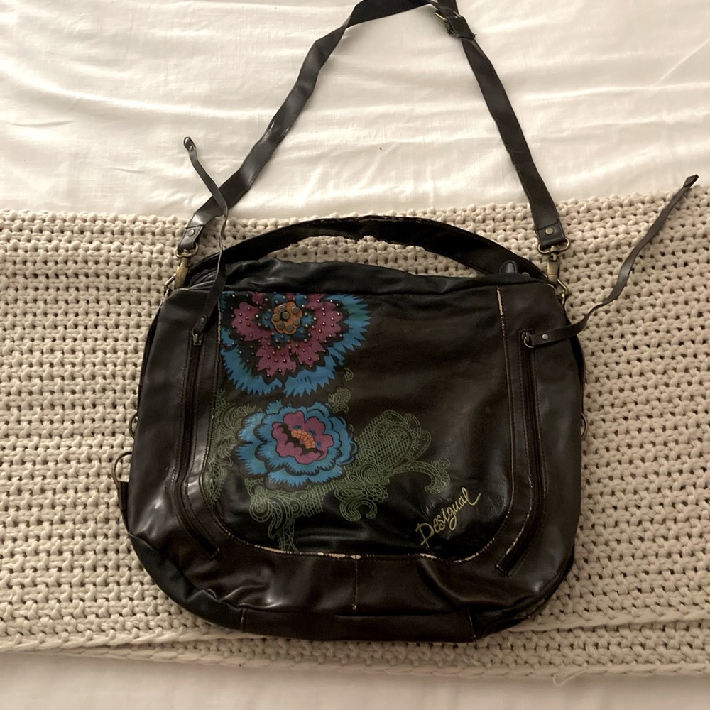 Charming desigual bag